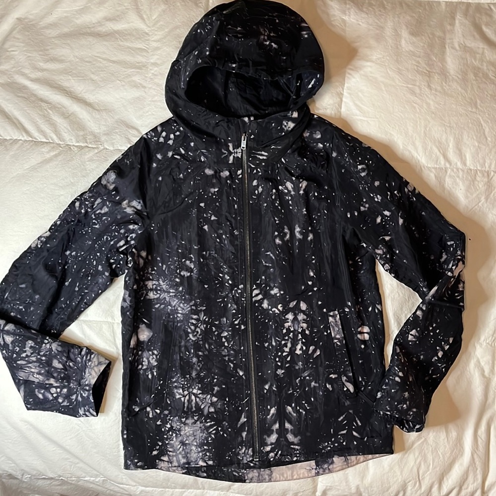 Lululemon jacket size 2 New w/o tags
